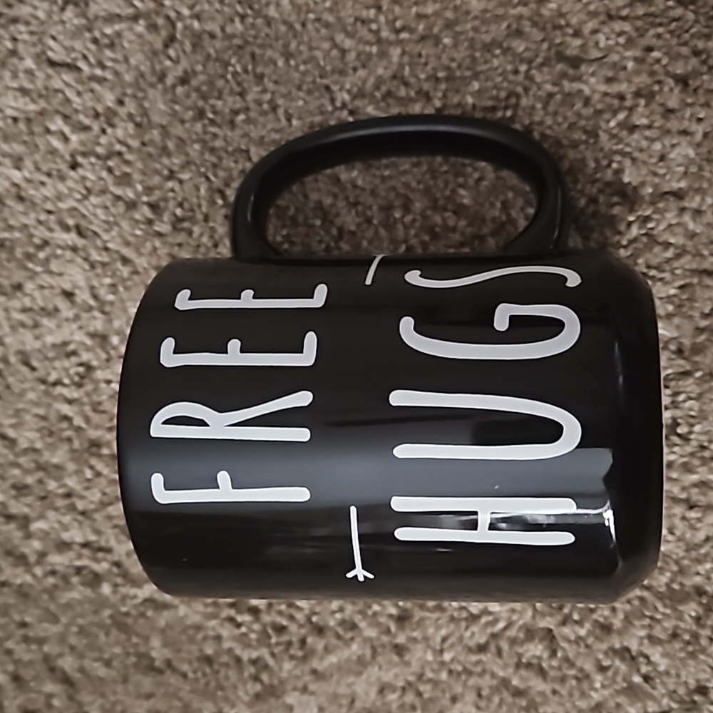Free Hugs mug
